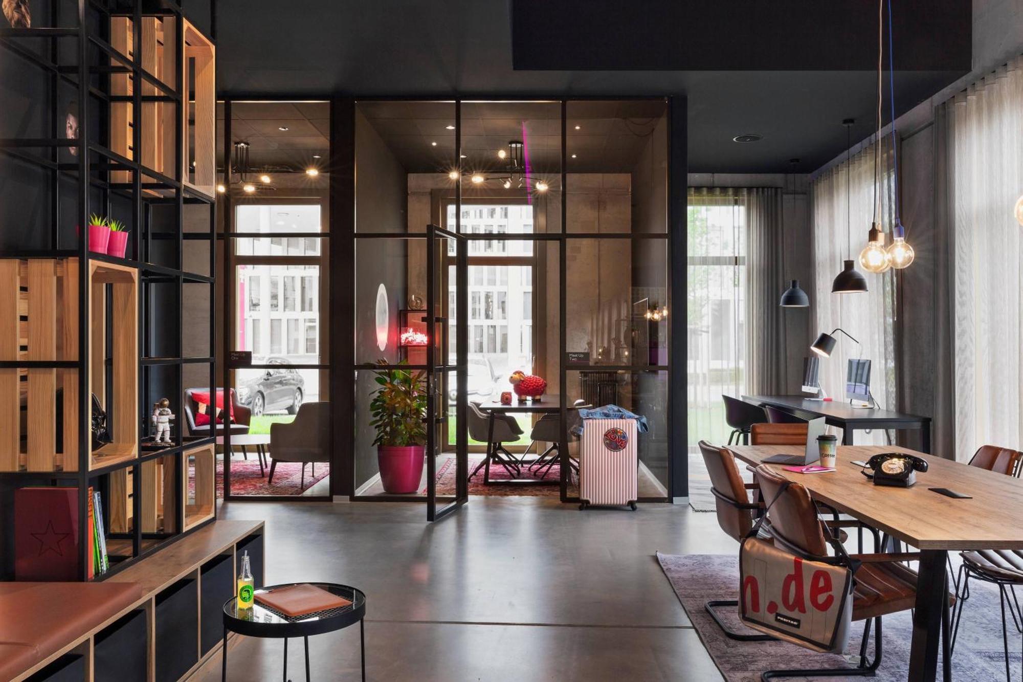 Moxy Darmstadt Buitenkant foto